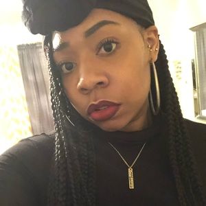 Meet your Posher, Olivia